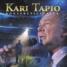 Kari Tapio: Jälkemme hiekalla (Live)