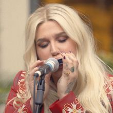 Kesha: Here Comes The Change (Live Acoustic)