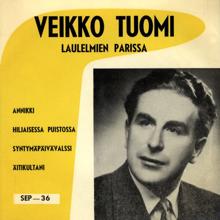 Veikko Tuomi: Laulelmien parissa