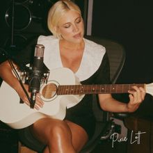 Pixie Lott: Build My World (Live at Tape Studio)